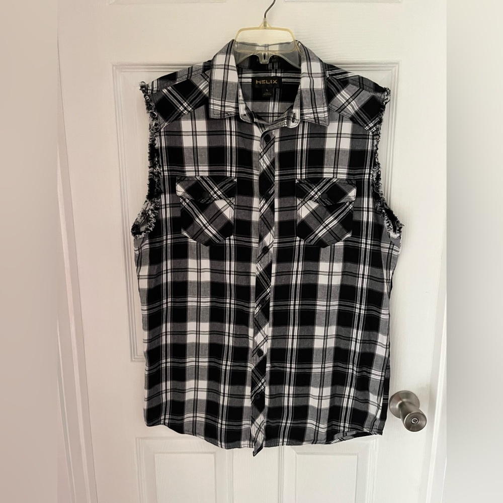 Helix Black and White Plaid Sleeveless Shirt